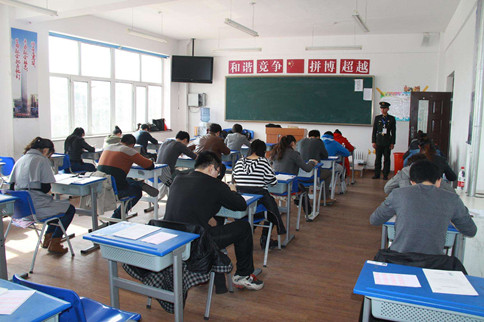 教師or公務(wù)員考哪個(gè)好，看完終于知道了！